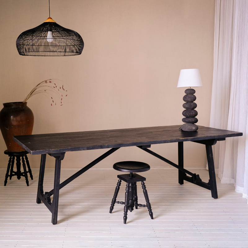 Indible Dinning Table